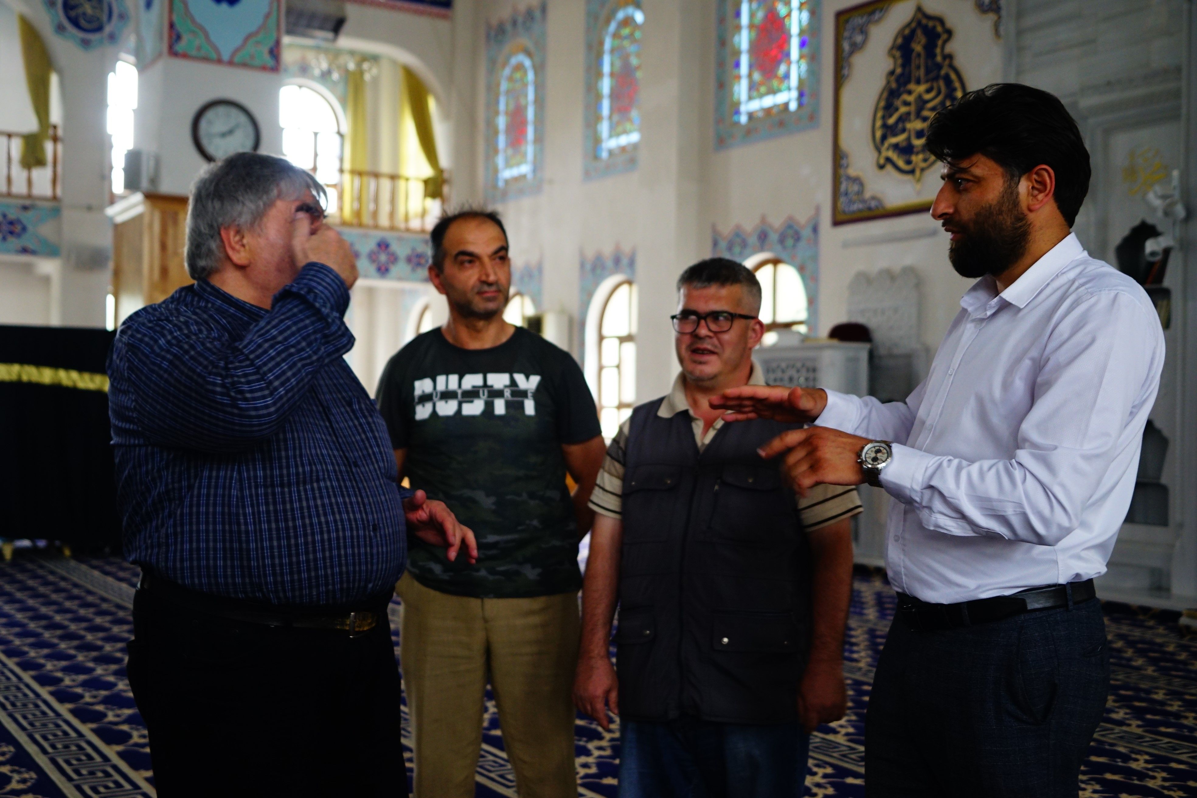 İşaret dilini &ouml;ğrenen imam hutbeyi işitme engelliler i&ccedil;in anlattı! - 1. Resim