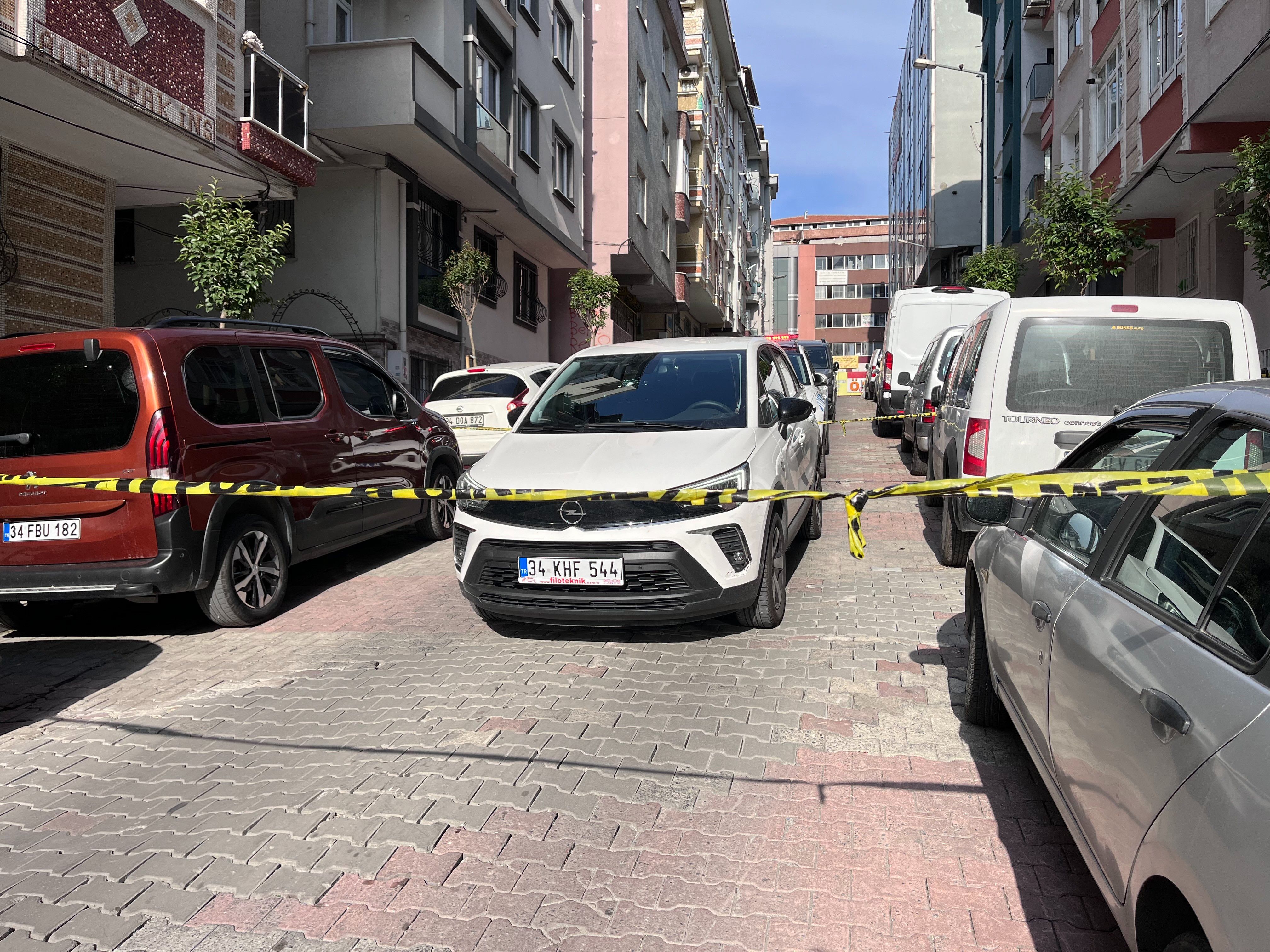 İstanbul'da silahlı saldırı! Seyir halindeki araca kurşun yağdırıp kayıplara karıştı İstanbul'da silahlı saldırı! Seyir halindeki araca kurşun yağdırıp kayıplara karıştı - 2. Resim