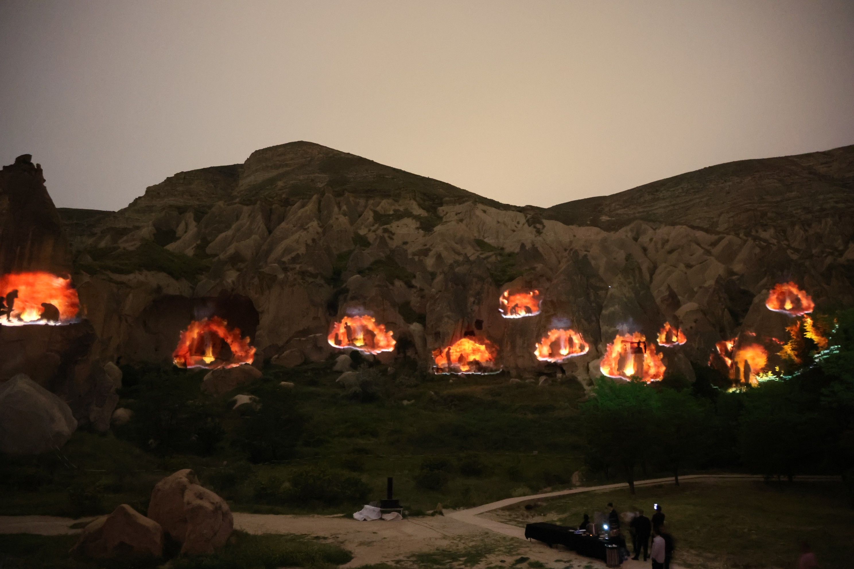 Peribacalarına üç boyutlu ışık kostümü! Zelve Kapadokya'nın tarihiyle aydınlandı Peribacalarına üç boyutlu ışık kostümü! Zelve Kapadokya'nın tarihiyle aydınlandı - 3. Resim