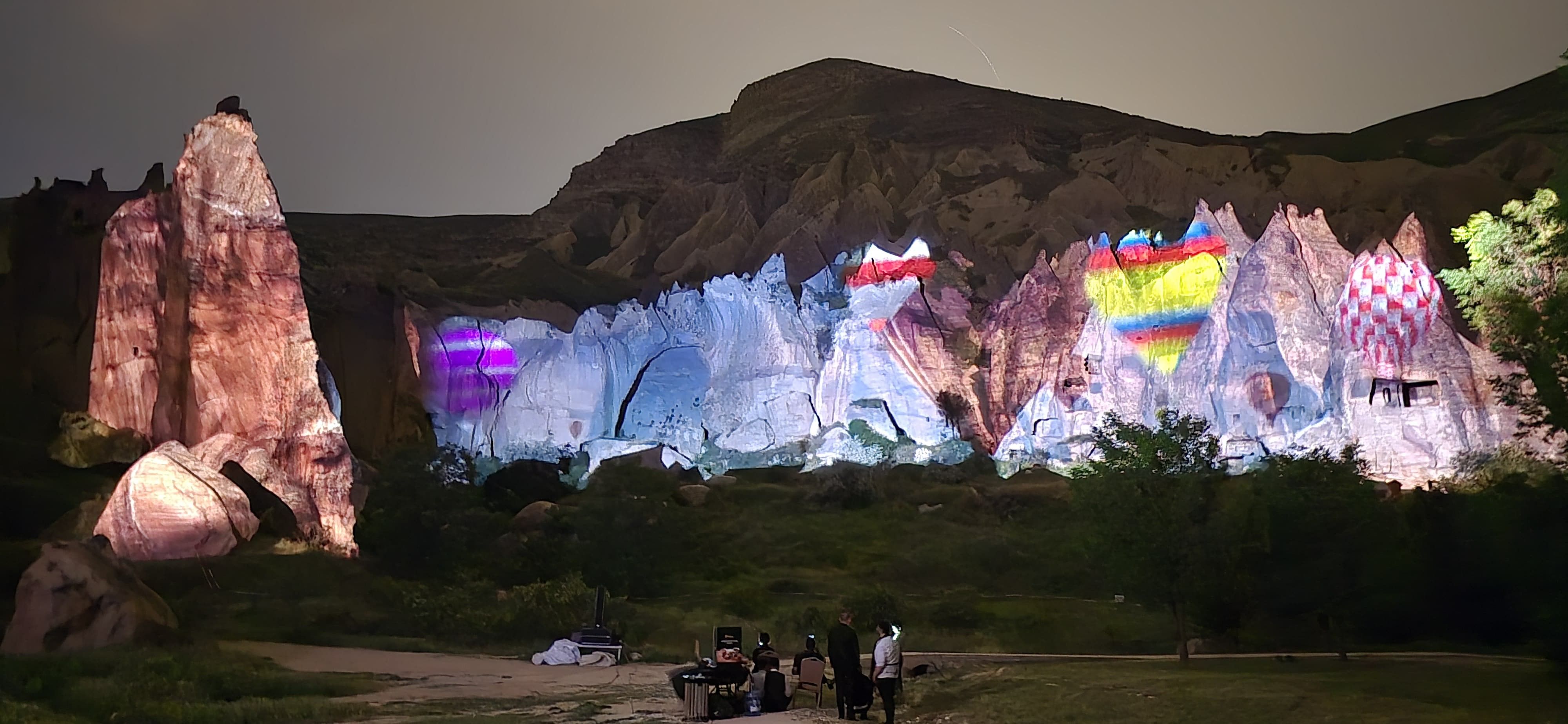 Peribacalarına üç boyutlu ışık kostümü! Zelve Kapadokya'nın tarihiyle aydınlandı Peribacalarına üç boyutlu ışık kostümü! Zelve Kapadokya'nın tarihiyle aydınlandı - 4. Resim