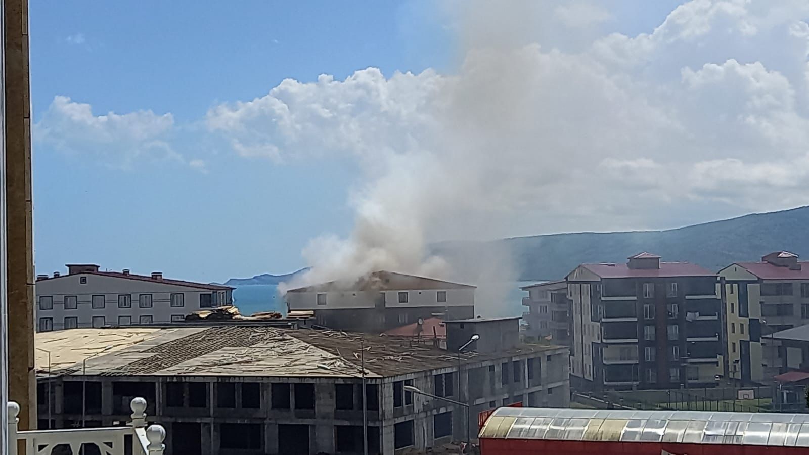 Sesi duyan bomba sandı! Ekipler harekete geçti, yaralılar var - 2. Resim