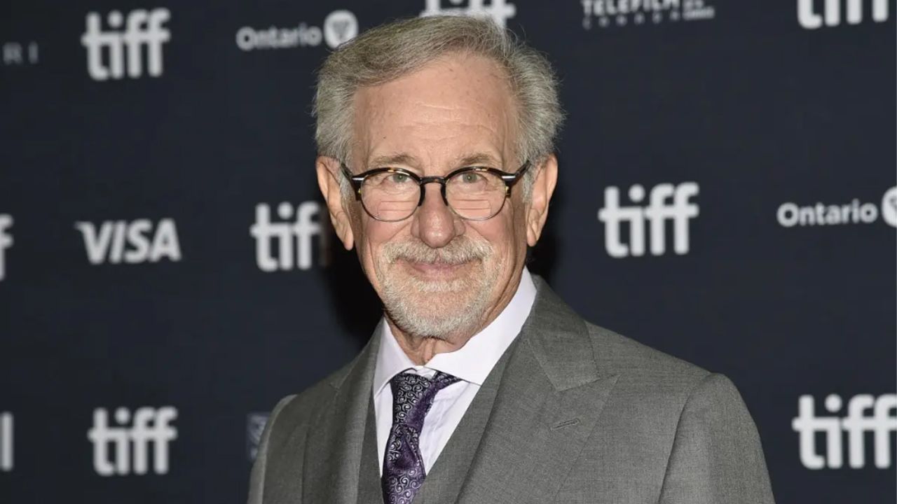 Steven Spielberg UFO filmiyle geliyor! Hikayeyi &#039;Dünyalar Savaşı&#039;nın senaristi hazırlıyor