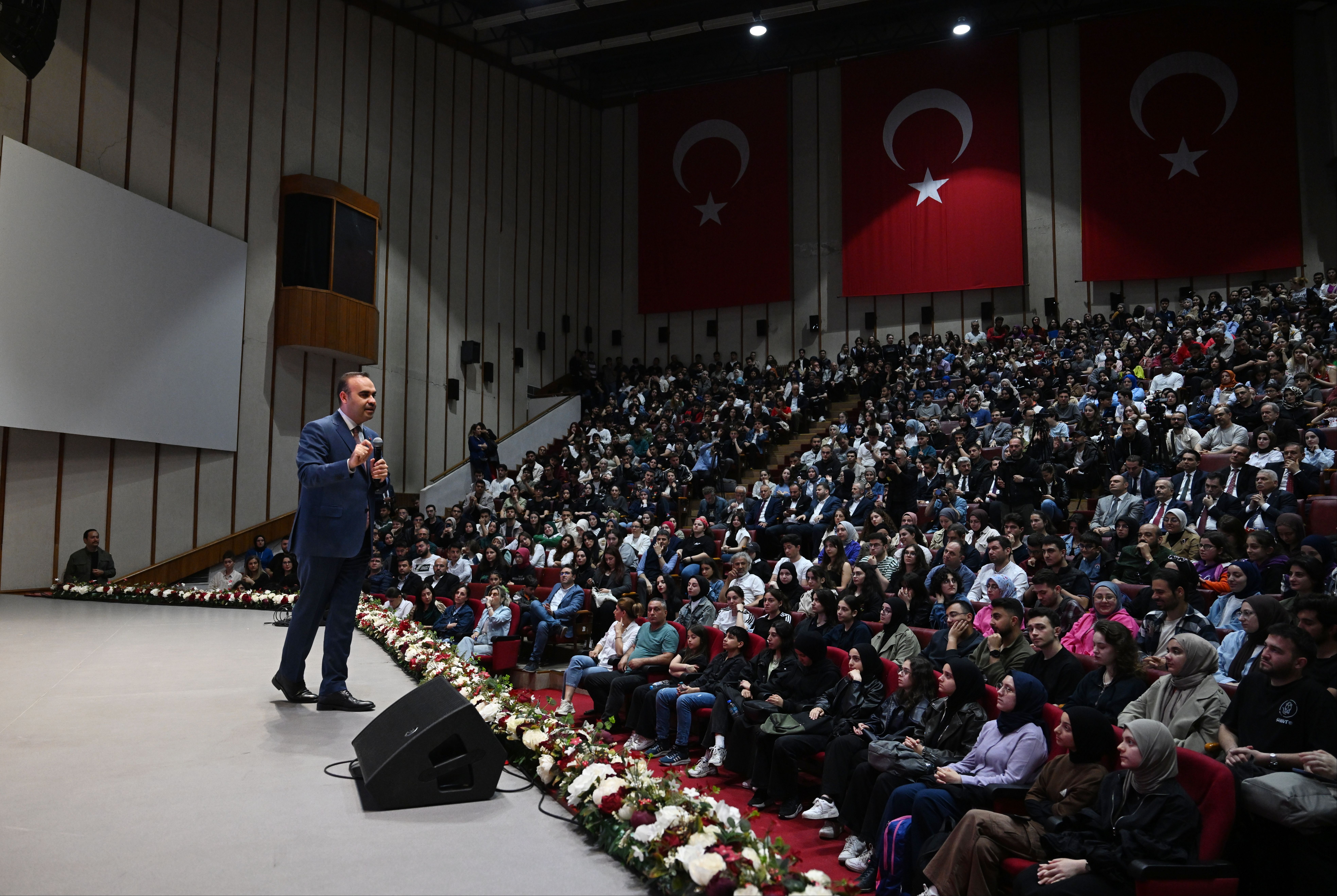 Türkiye uzaya kök salıyor... Bakan Kacır duyurdu: Uluslararası uzay limanı inşa edeceğiz Türkiye uzaya kök salıyor... Bakan Kacır duyurdu: Uluslararası uzay limanı inşa edeceğiz - 1. Resim