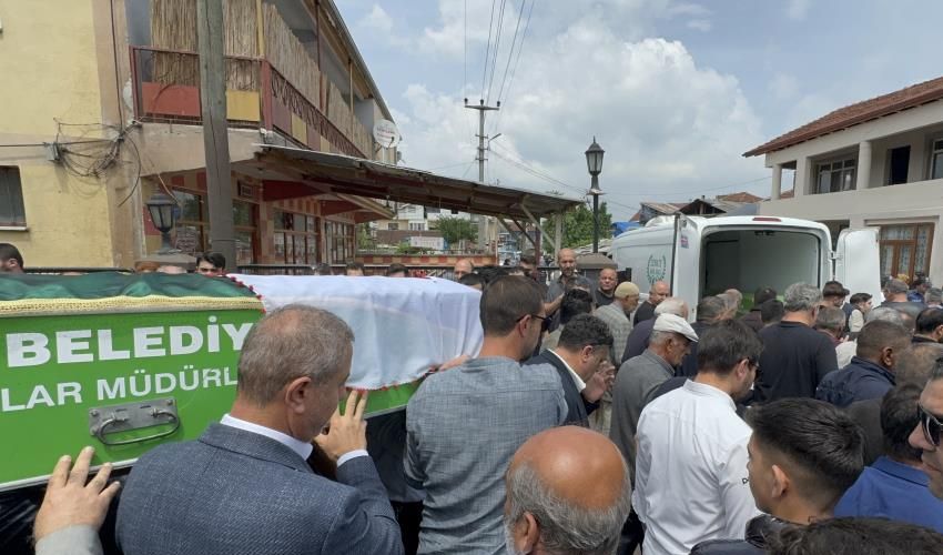 Arkadaşlarıyla yarışı canından etti: 8 yaşındaki Eftelya gözyaşlarıyla defnedildi Arkadaşlarıyla yarışı canından etti: 8 yaşındaki Eftelya gözyaşlarıyla defnedildi - 3. Resim