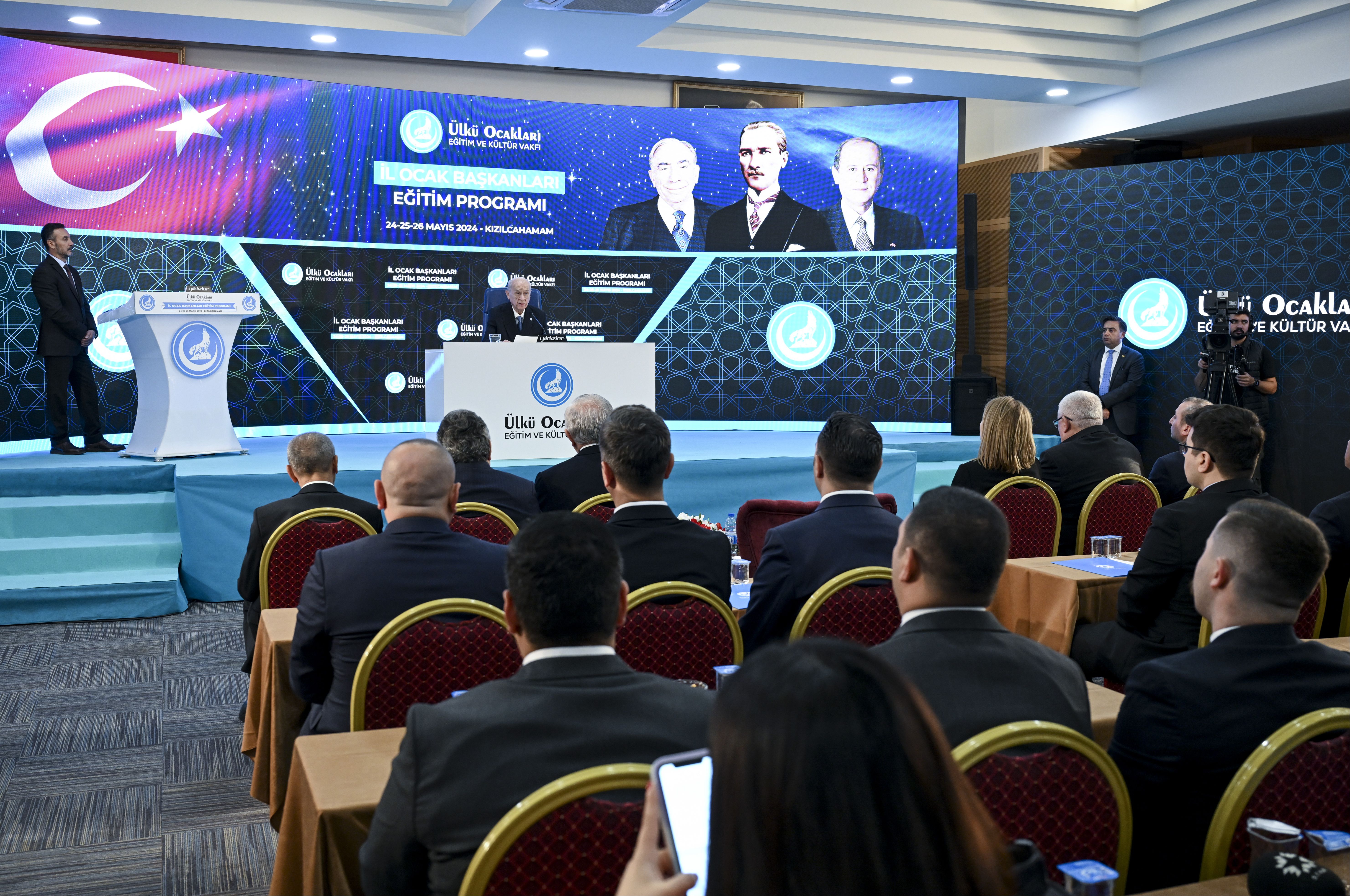 Bahçeli'den Ülkü Ocakları ve MHP'yi hedef alanlara sert tepki: Zayıf anımızı kollayanlar hüsrana uğrar Bahçeli'den Ülkü Ocakları ve MHP'yi hedef alanlara sert tepki: Zayıf anımızı kollayanlar hüsrana uğrar - 1. Resim