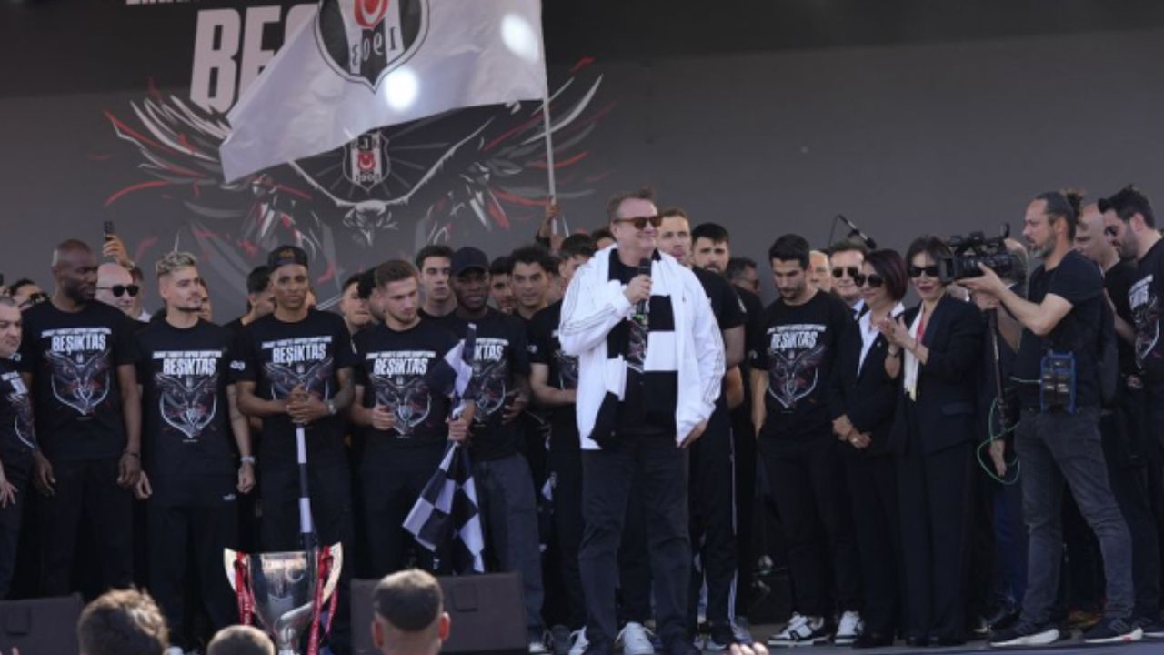 Beşiktaş Türkiye Kupası&#039;nı taraftarıyla kutladı! Necip Uysal&#039;dan Süper Kupa sözü