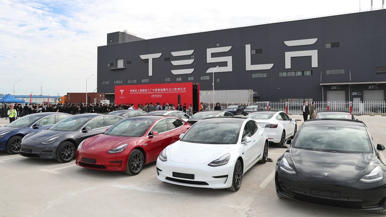 Fiyat savaşları Tesla&#039;yı vurdu: Çin&#039;de Model Y üretimi yavaşladı!