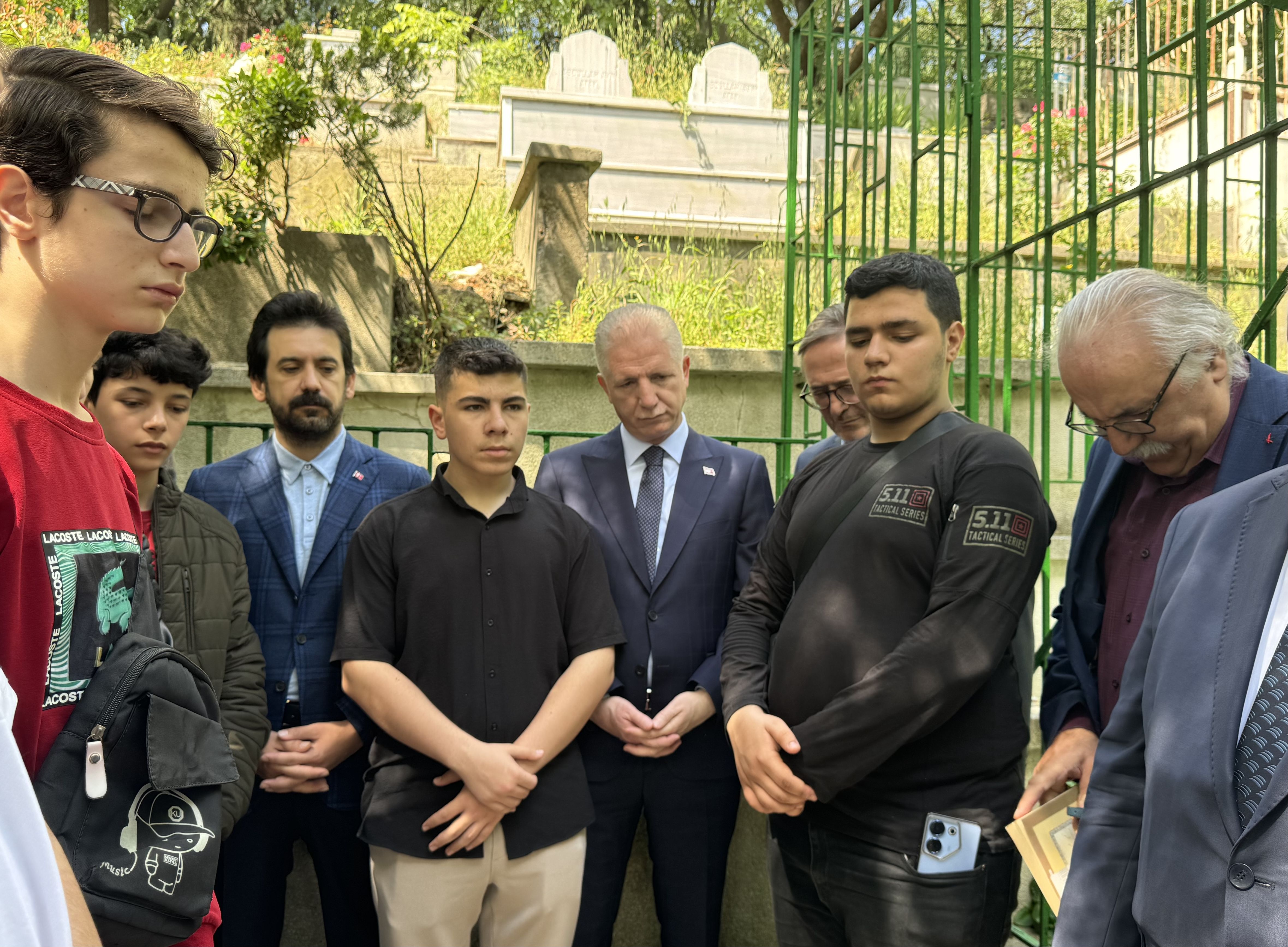 Gençler üstadı unutmadı! Necip Fazıl Kısakürek kabri başında anıldı Gençler Üstadı unutmadı! Necip Fazıl Kısakürek kabri başında anıldı - 1. Resim