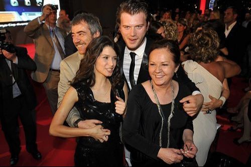 Kanser tedavisi gören usta oyuncu Fatma Karanfil entübe edildi - 2. Resim