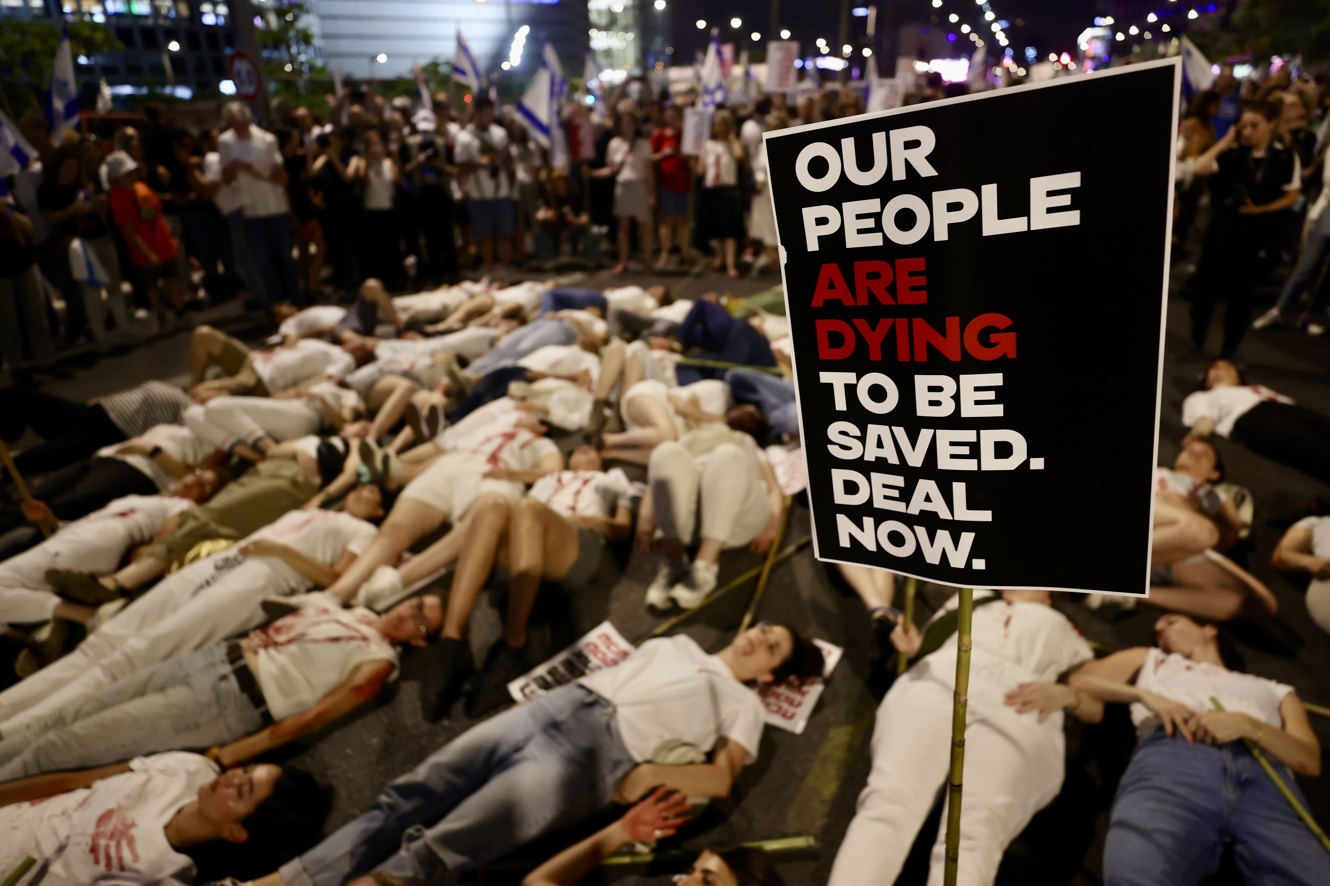 Kassam Tugayları çağrı yaptı... İsrailli binlerce protestocu "Netanyahu istifa" sloganlarıyla sokaklara döküldü Kassam Tugayları çağrı yaptı... İsrailli binlerce protestocu "Netanyahu istifa" sloganlarıyla sokaklara döküldü - 4. Resim