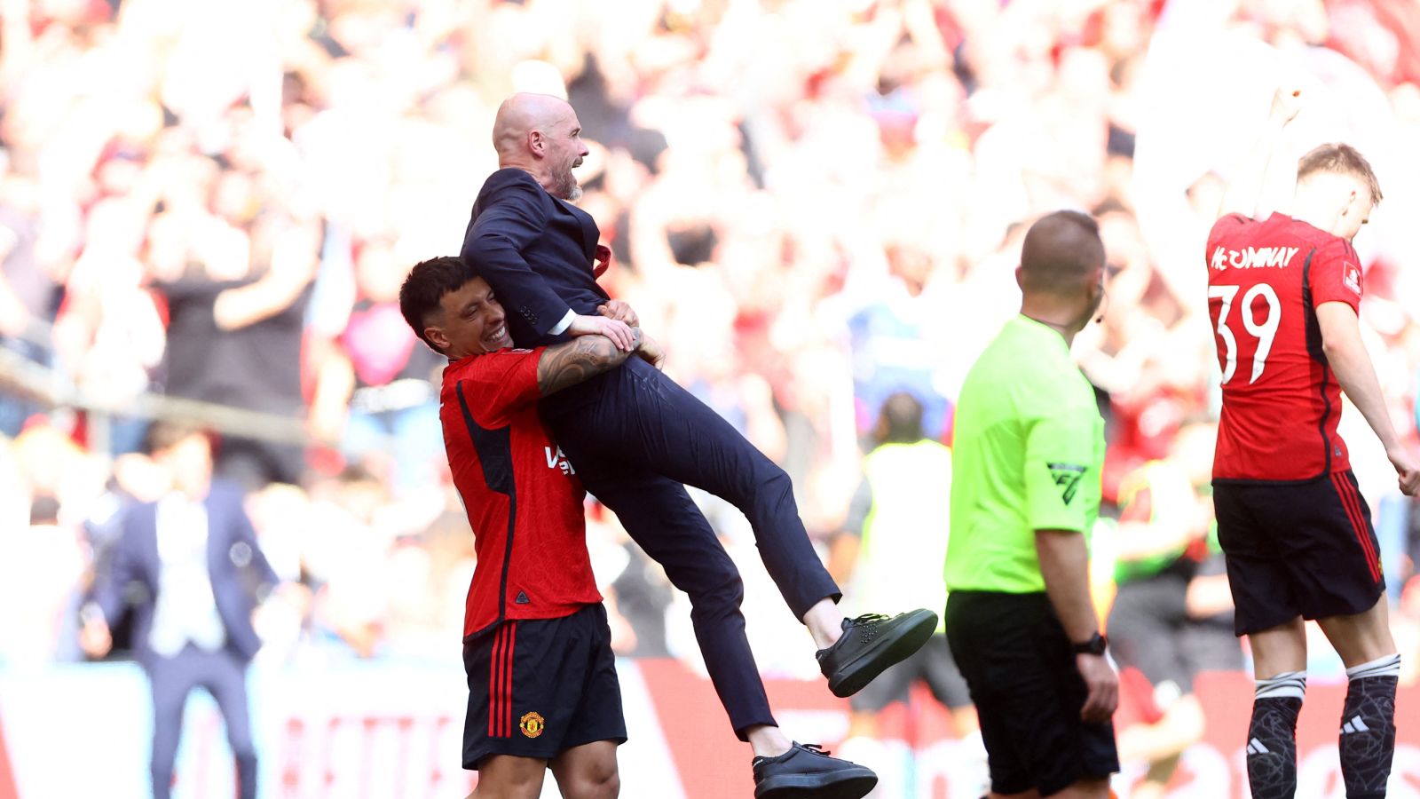 Manchester derbisinde kupa United'ın oldu! Kırmızılar yıllar sonra kazandı Manchester derbisinde kupa United'ın oldu! Kırmızılar yıllar sonra kazandı - 1. Resim