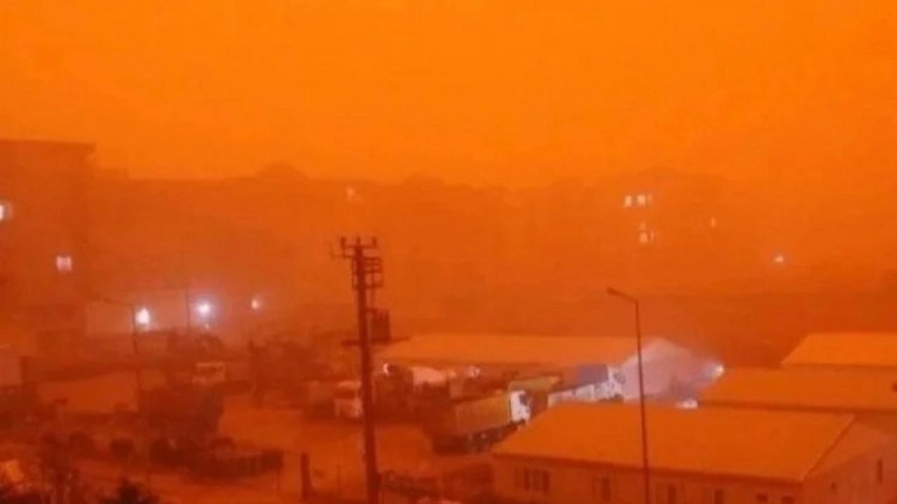Sağanak, fırtına, toz taşınımı... Meteoroloji'den 11 ilde kritik alarm Sağanak, fırtına, toz taşınımı... Meteoroloji'den 11 ilde kritik alarm - 3. Resim