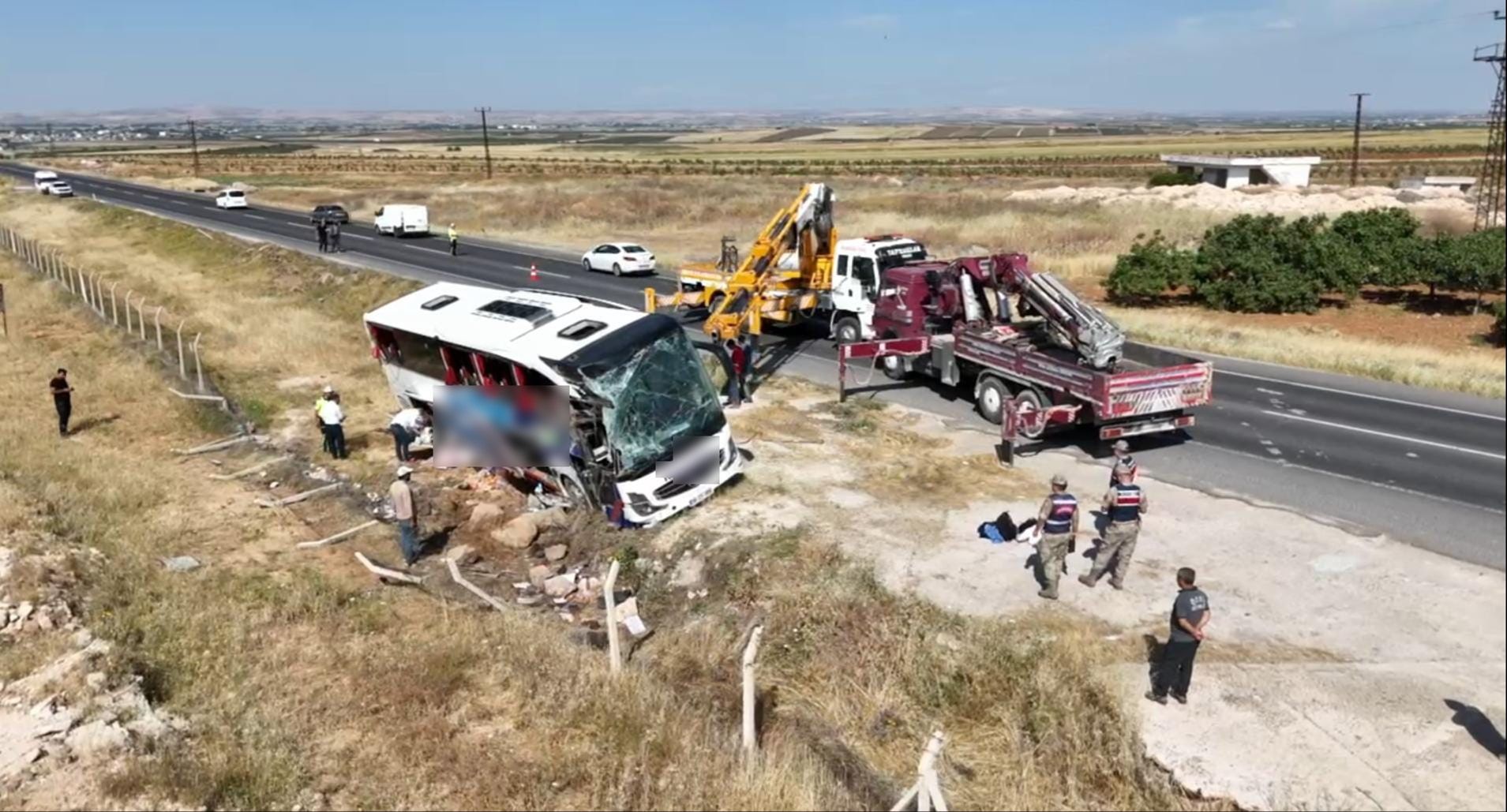 Şanlıurfa'da yolcu otobüsü devrildi: 6 yaralı - 1. Resim