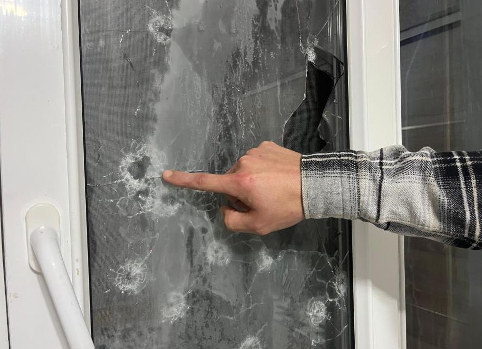 Ailesi tarafından hedef alındı, hayatı kabusa döndü! Kurşun sesine uyanan çocuklar hastanelik oldu Ailesi tarafından hedef alındı, hayatı kabusa döndü! Kurşun sesine uyanan çocuklar hastanelik oldu - 2. Resim