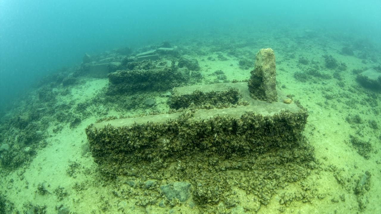 Baraj gölünün altına indiler, Diyarbakır'ın tarihi yapılarını görüntülediler - 2. Resim