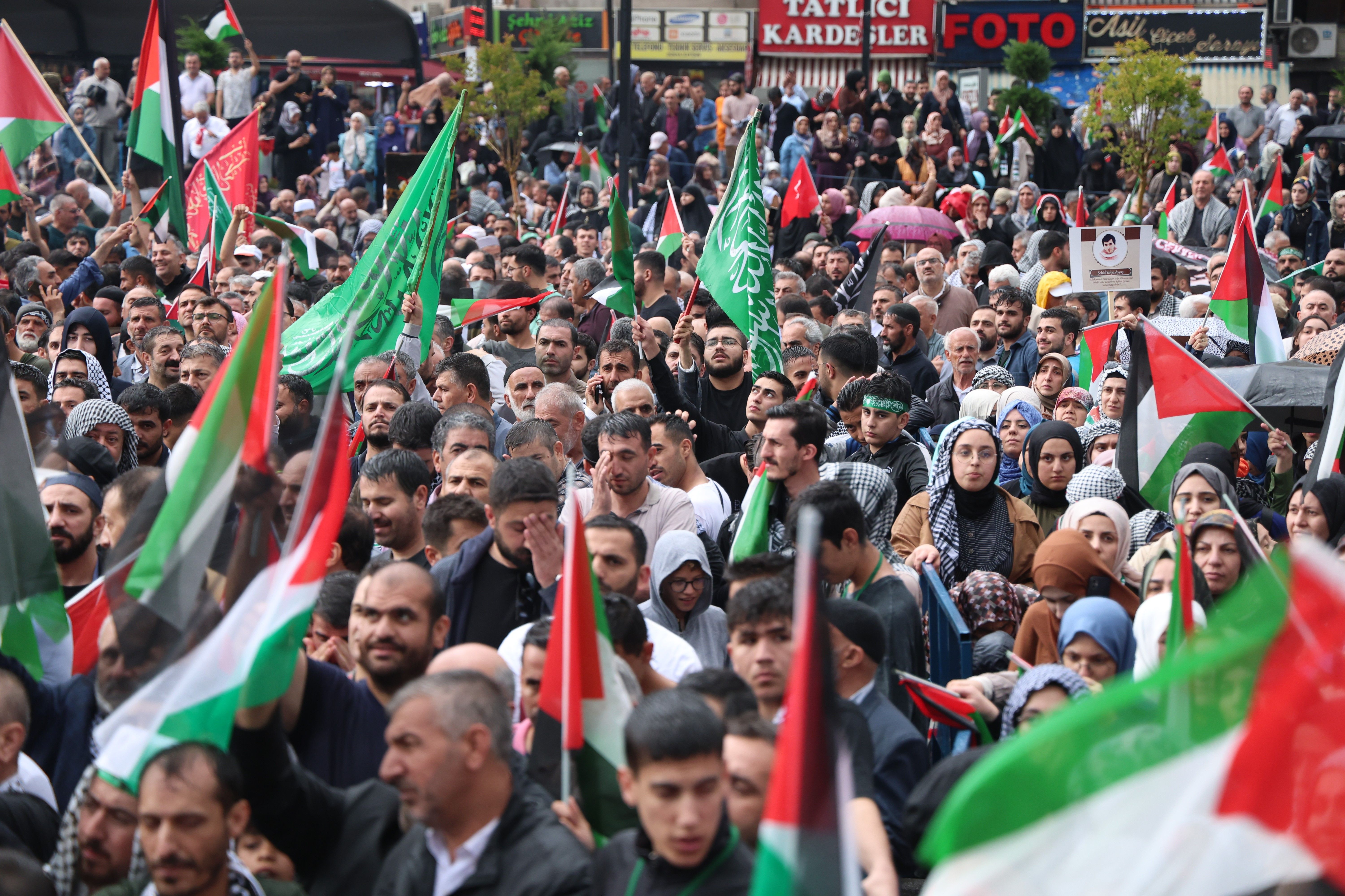 Binlerce kişi meydanları kuşattı, Türkiye Filistin için yürüdü Binlerce kişi meydanları kuşattı, Türkiye Filistin için yürüdü - 2. Resim