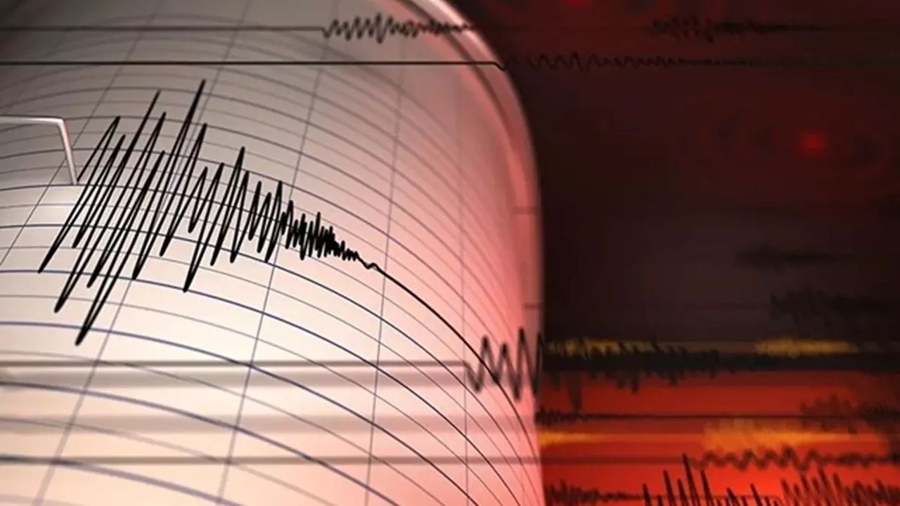 Ege Denizi&#039;nde korkutan deprem! 5 il etkilendi