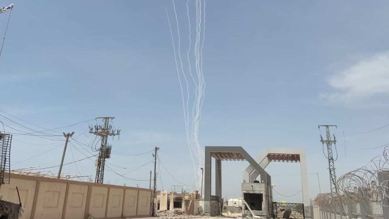 Gazze'de son durum... İzzeddin El Kassam Tugayları duyurdu! Tel Aviv'e büyük roket saldırısı başlatıldı Gazze'de son durum... İzzeddin El Kassam Tugayları duyurdu! Tel Aviv'e büyük roket saldırısı başlatıldı - 1. Resim