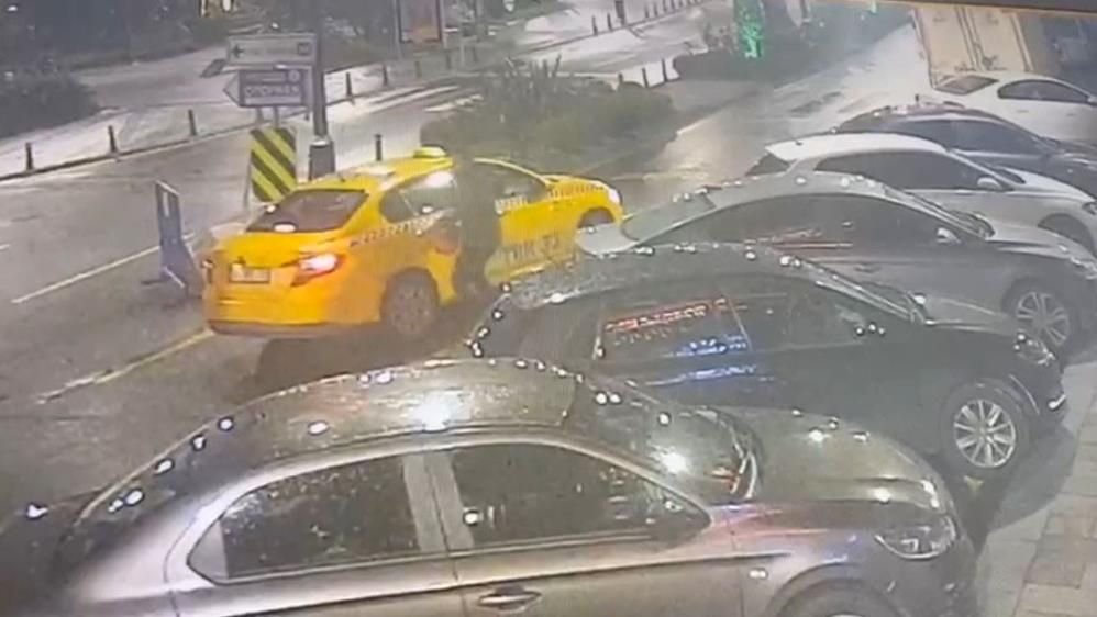 İstanbul polisi 20 yaşındaki Aslıhan Zengin'i bıçaklayan saldırganı arıyor! Ne parmak izi var ne de yüz eşleşmesi - 6. Resim