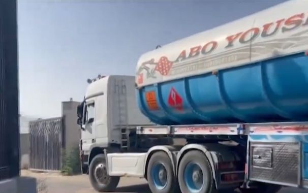 Mısır medyası duyurdu: Gazze ile İsrail sınırında bir ilk! Yardım tırları girmeye başladı Mısır medyası duyurdu: Gazze ile İsrail sınırında bir ilk! Yardım tırları girmeye başladı - 1. Resim