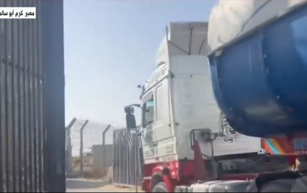 Mısır medyası duyurdu: Gazze ile İsrail sınırında bir ilk! Yardım tırları girmeye başladı Mısır medyası duyurdu: Gazze ile İsrail sınırında bir ilk! Yardım tırları girmeye başladı - 2. Resim
