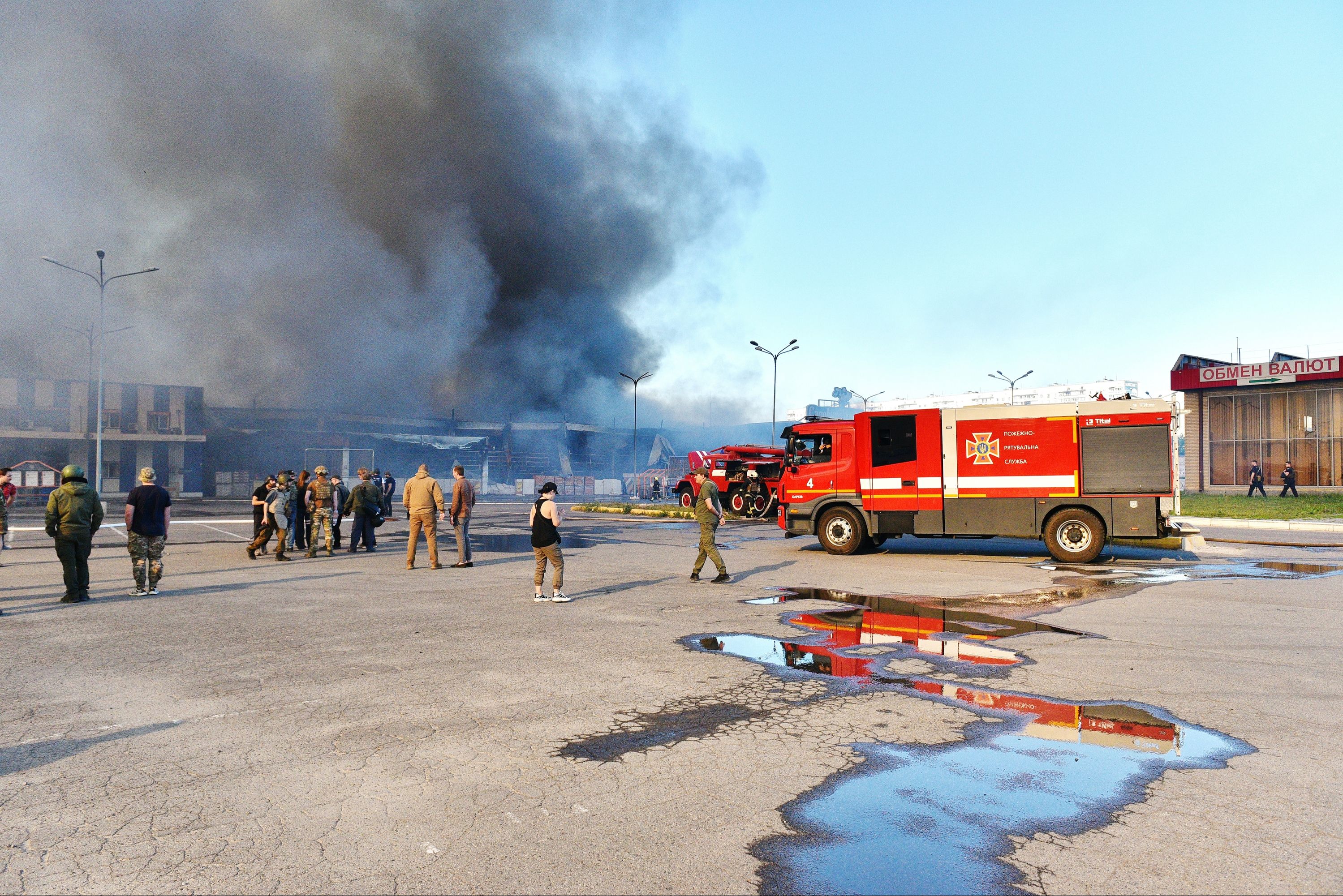 Rusya'nın Harkiv'e yaptığı bombalı saldırıda can kaybı arttı! Ukrayna ölü ve yaralı sayısını açıkladı - 3. Resim