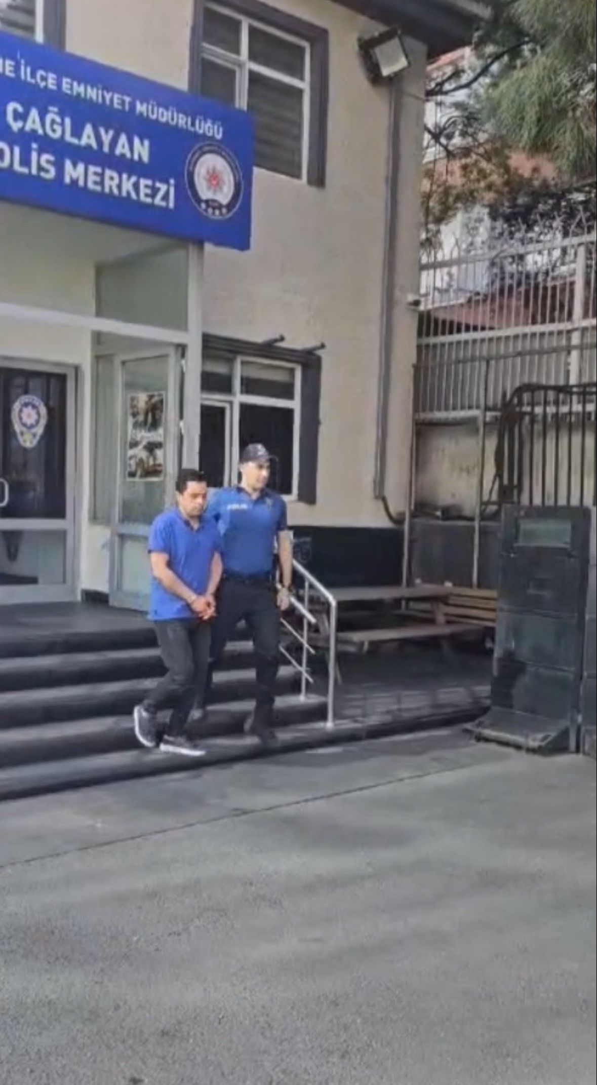 Sahte polisler, korsan taksiciyi dolandırdı Sahte polisler, korsan taksiciyi dolandırdı - 1. Resim