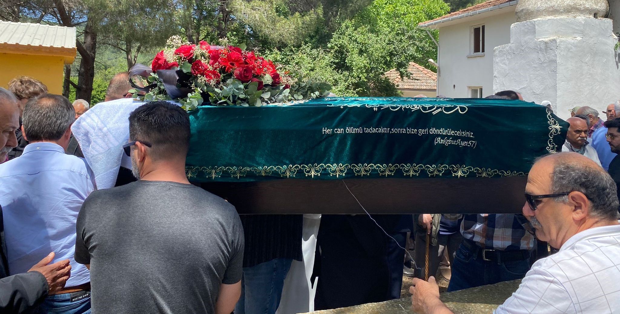 312 gün sonra kemik parçaları bulunmuştu! Korhan Berzeg son yolculuğuna uğurlandı 312 gün sonra kemik parçaları bulunmuştu! Korhan Berzeg son yolculuğuna uğurlandı - 2. Resim