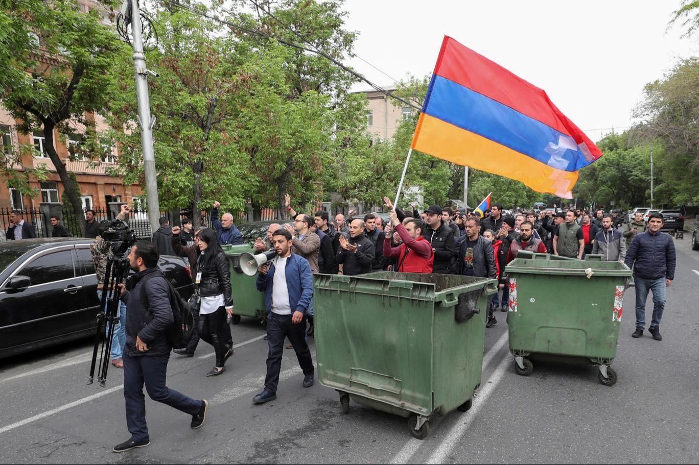 4 köyün Azerbaycan’a teslim edilmesi hazmedilemedi, Ermenistan sokakları doldu taştı! "Paşinyan istifa" 4 köyün Azerbaycan’a teslim edilmesi hazmedilemedi, Ermenistan sokakları doldu taştı! "Paşinyan istifa" - 2. Resim