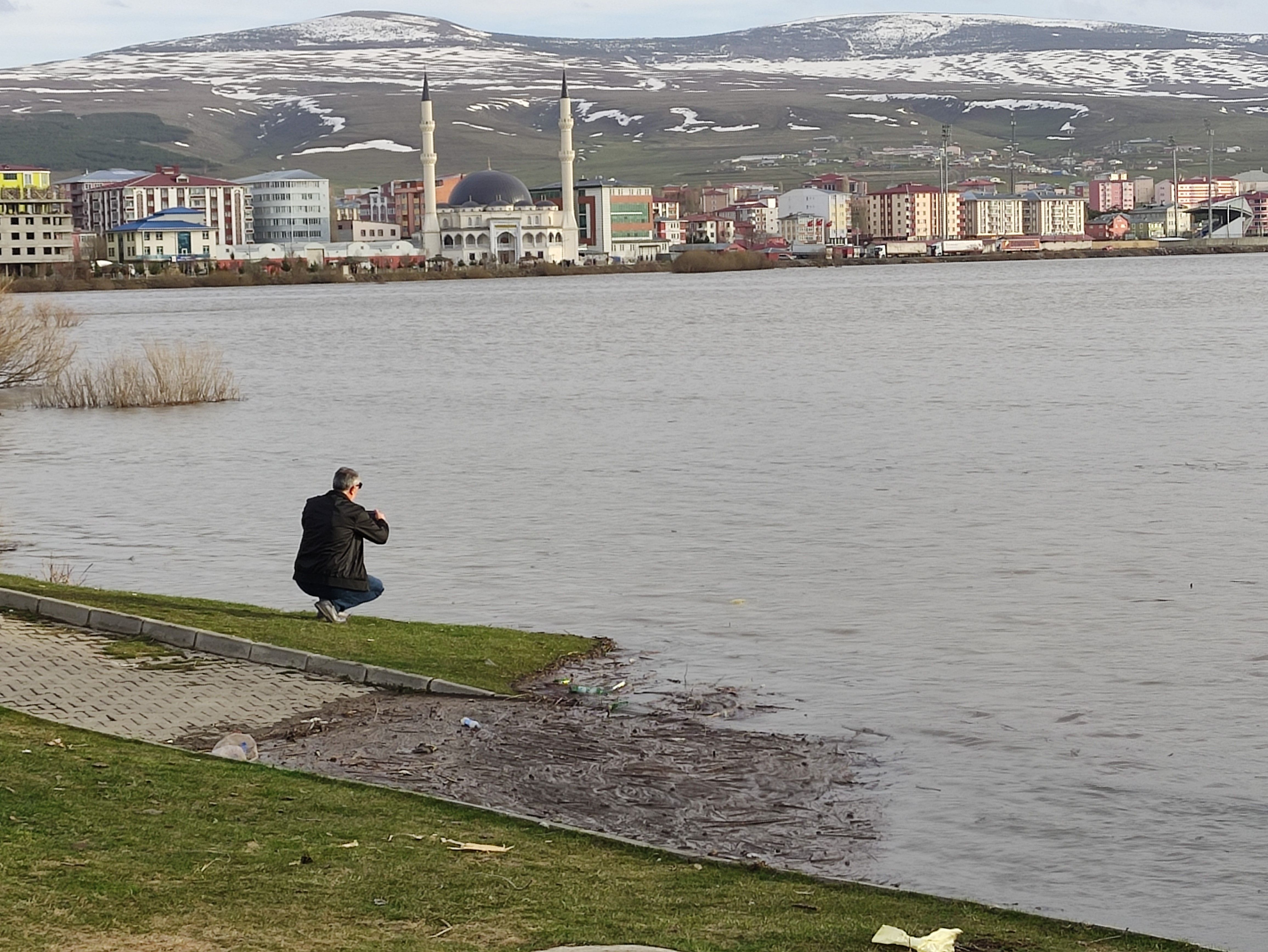 Ardahan'da üçüncü taşkın! Ovaydı, göl oldu... Görenler sahil sandı Ardahan'da üçüncü taşkın! Ovaydı, göl oldu... Görenler sahil sandı - 1. Resim
