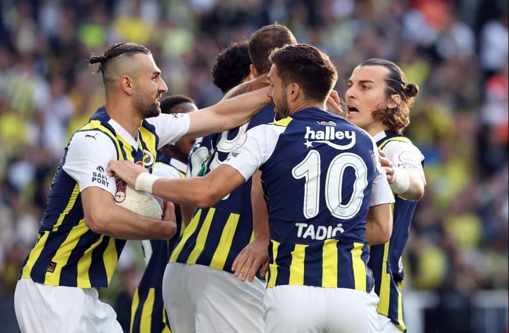 Fener daha ne yapsın? 99 puan, 99 gol, tek mağlubiyetle bitirdi... - 1. Resim
