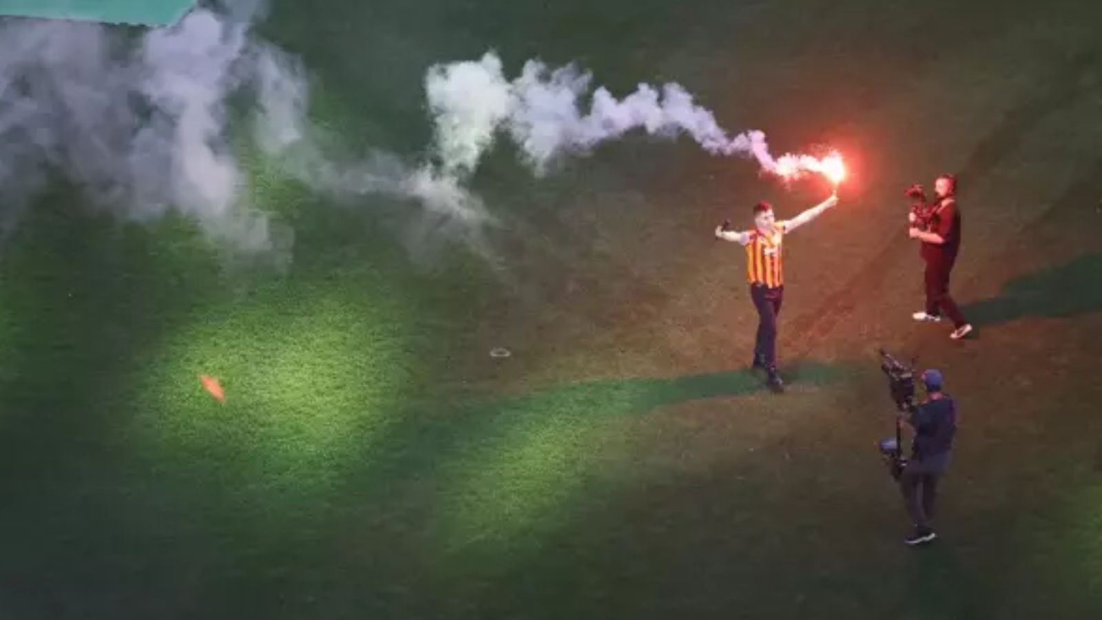 Şampiyon Galatasaray kupasına kavuştu! RAMS PARK'ta görkemli kutlama Galatasaray 24. şampiyonluğunu kutluyor | CANLI - 1. Resim
