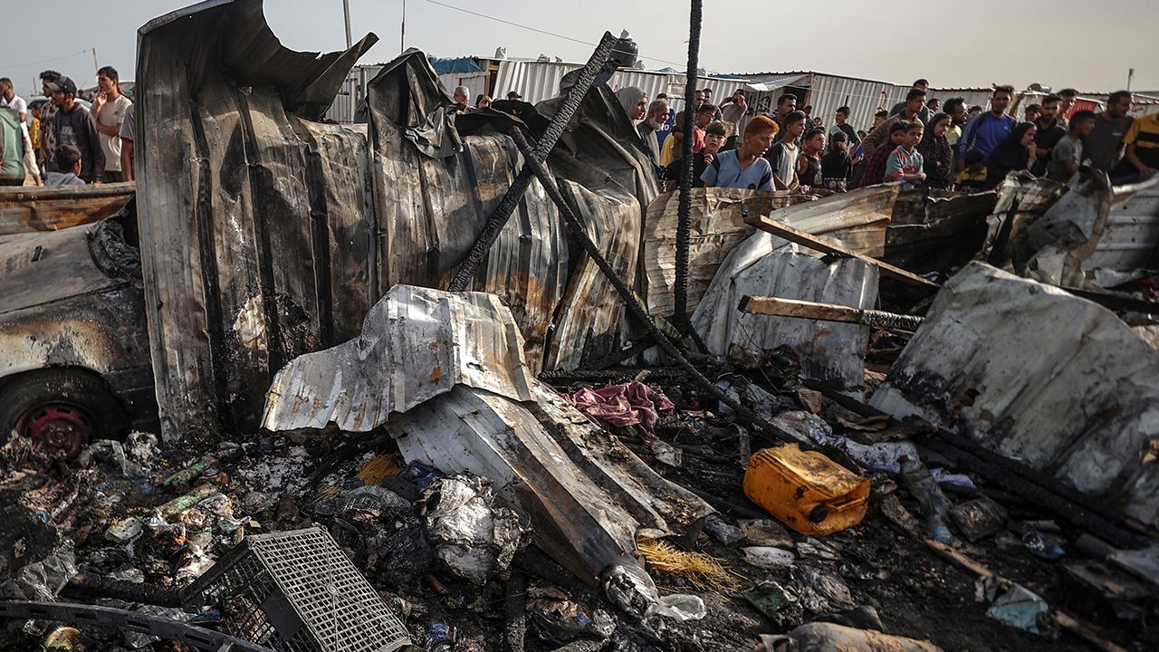 Gazze ve Refah'ta son durum... İsrail sivillerin bulunduğu kampı bombaladı! Vahşetin boyutu ortaya çıktı Gazze ve Refah'ta son durum... İsrail sivillerin bulunduğu kampı bombaladı! Vahşetin boyutu ortaya çıktı - 2. Resim