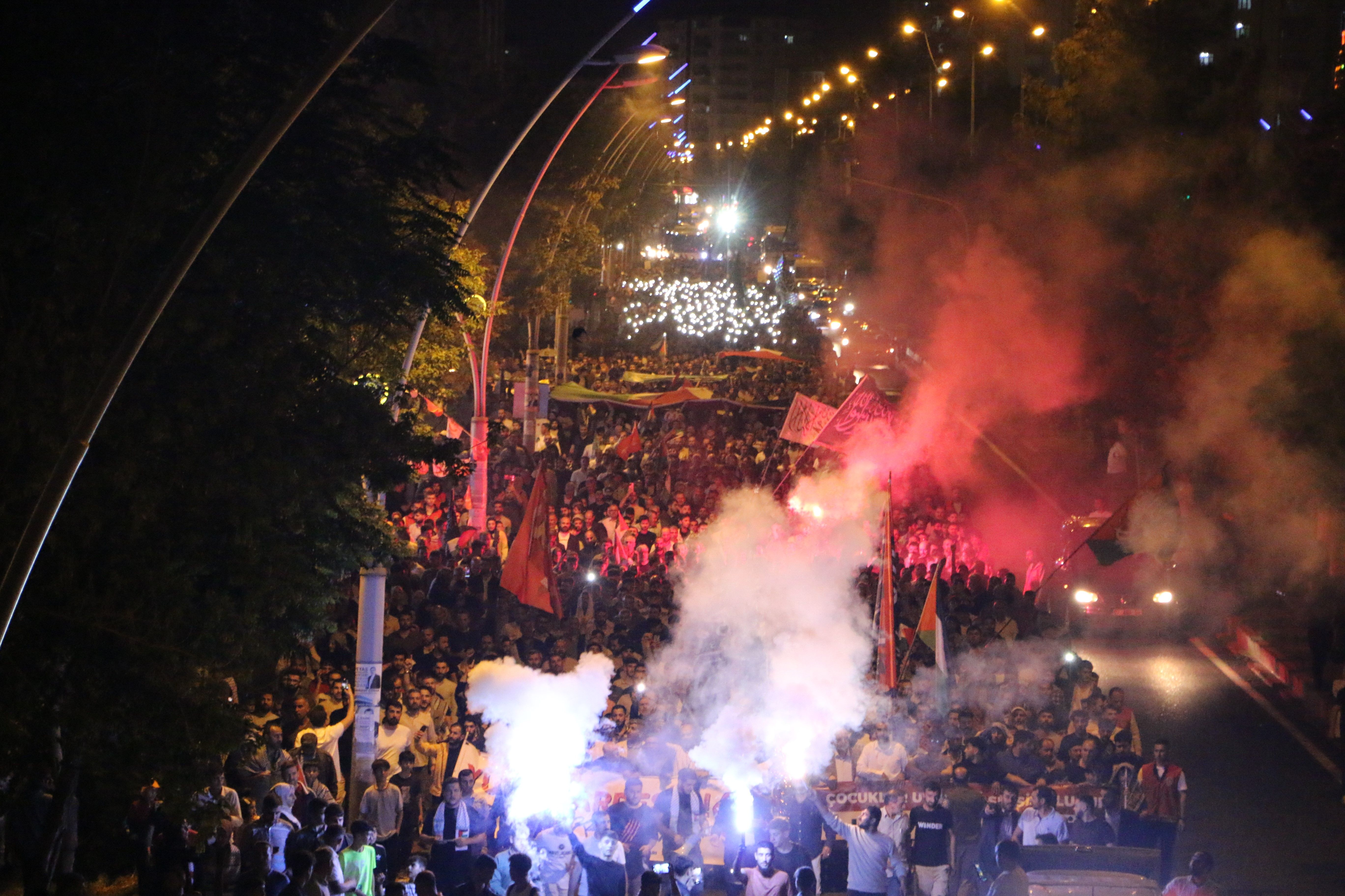 İsrail'in Refah katliamı, vatandaşları sokağa döktü! Yurdun dört bir yanında protesto var - 1. Resim