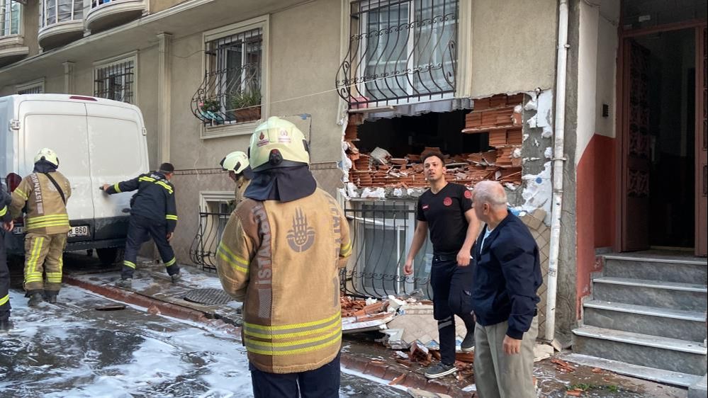 İstanbul'da korkutan patlama! Bir binanın duvarı yıkıldı - 3. Resim