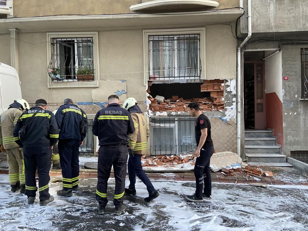 İstanbul'da korkutan patlama! Bir binanın duvarı yıkıldı - 1. Resim