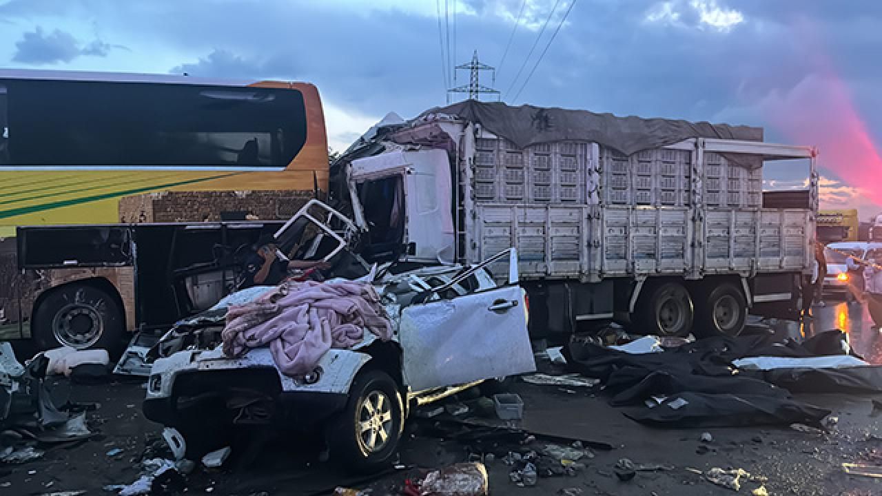 Mersin'de katliama yol açan otobüs şoförü tutuklandı Mersin'de katliama yol açan otobüs şoförü tutuklandı - 1. Resim