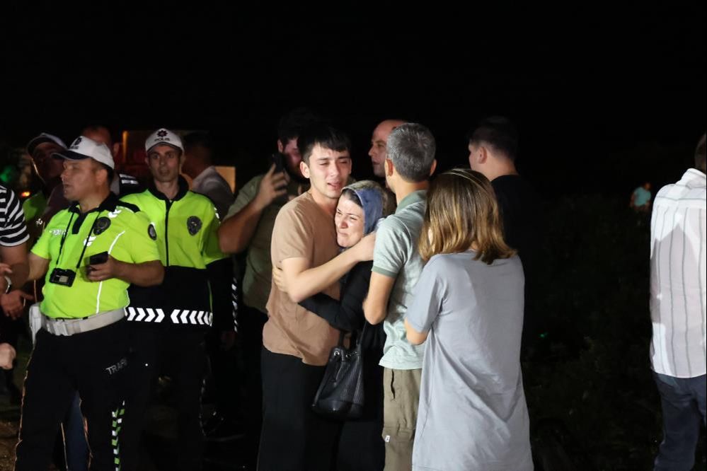 Mersin'deki zincirleme kazada hayatını kaybeden 10 kişinin kimliği belli oldu Mersin'deki zincirleme kazada hayatını kaybeden 10 kişinin kimliği belli oldu - 3. Resim