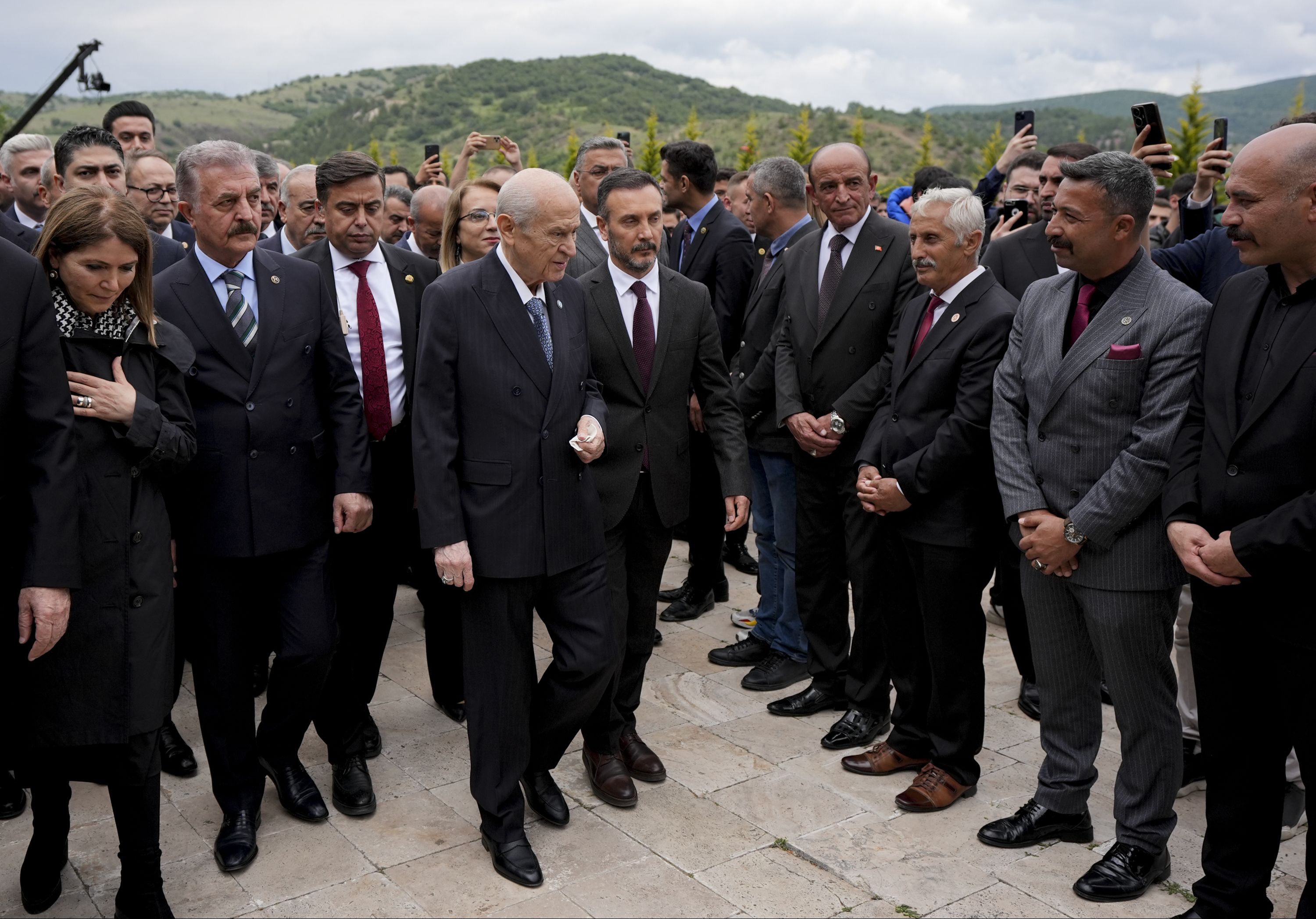 MHP Genel Başkanı Devlet Bahçeli'den ülkücüleri hedef alanlara sert tepki: Ülkücü kanı taşıyan alçaklarla hesaplaşacağız MHP Genel Başkanı Devlet Bahçeli'den ülkücüleri hedef alanlara sert tepki: Ülkücü kanı taşıyan alçaklarla hesaplaşacağız - 1. Resim