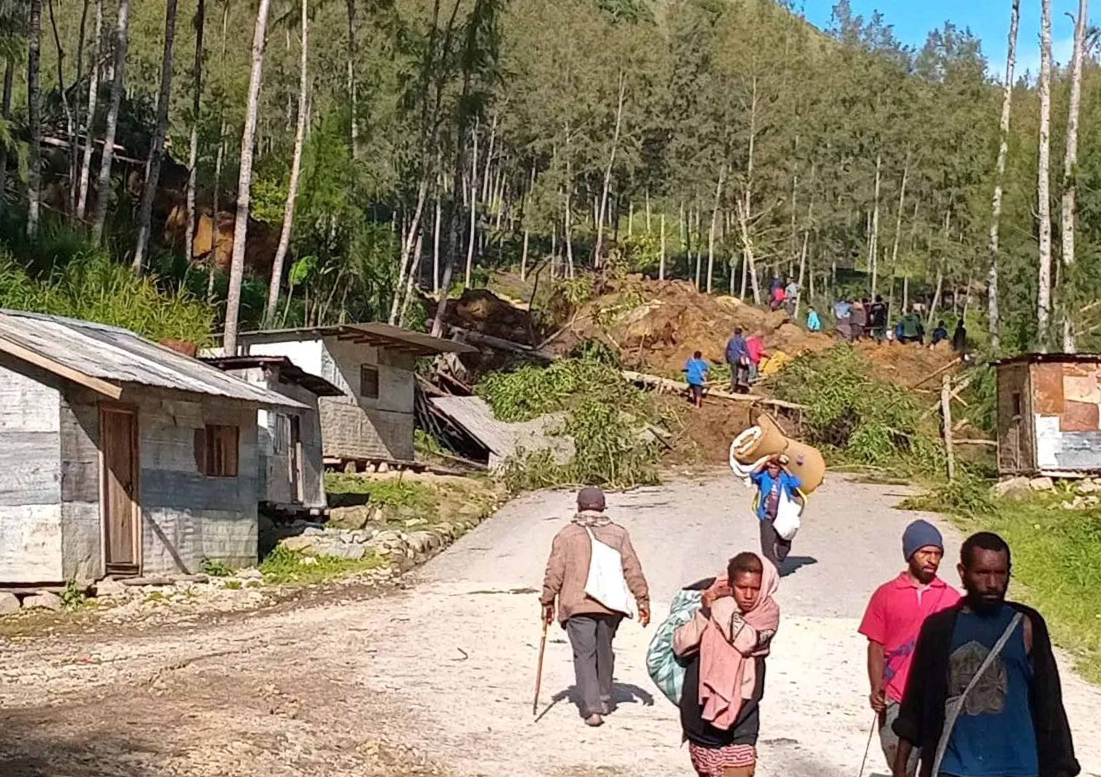 Papua Yeni Gine'de felaket boyut atladı! Heyelanda 2 bini aşkın kişi toprak altında kaldı Papua Yeni Gine'de felaket boyut atladı! Heyelanda 2 bini aşkın kişi toprak altında kaldı - 2. Resim