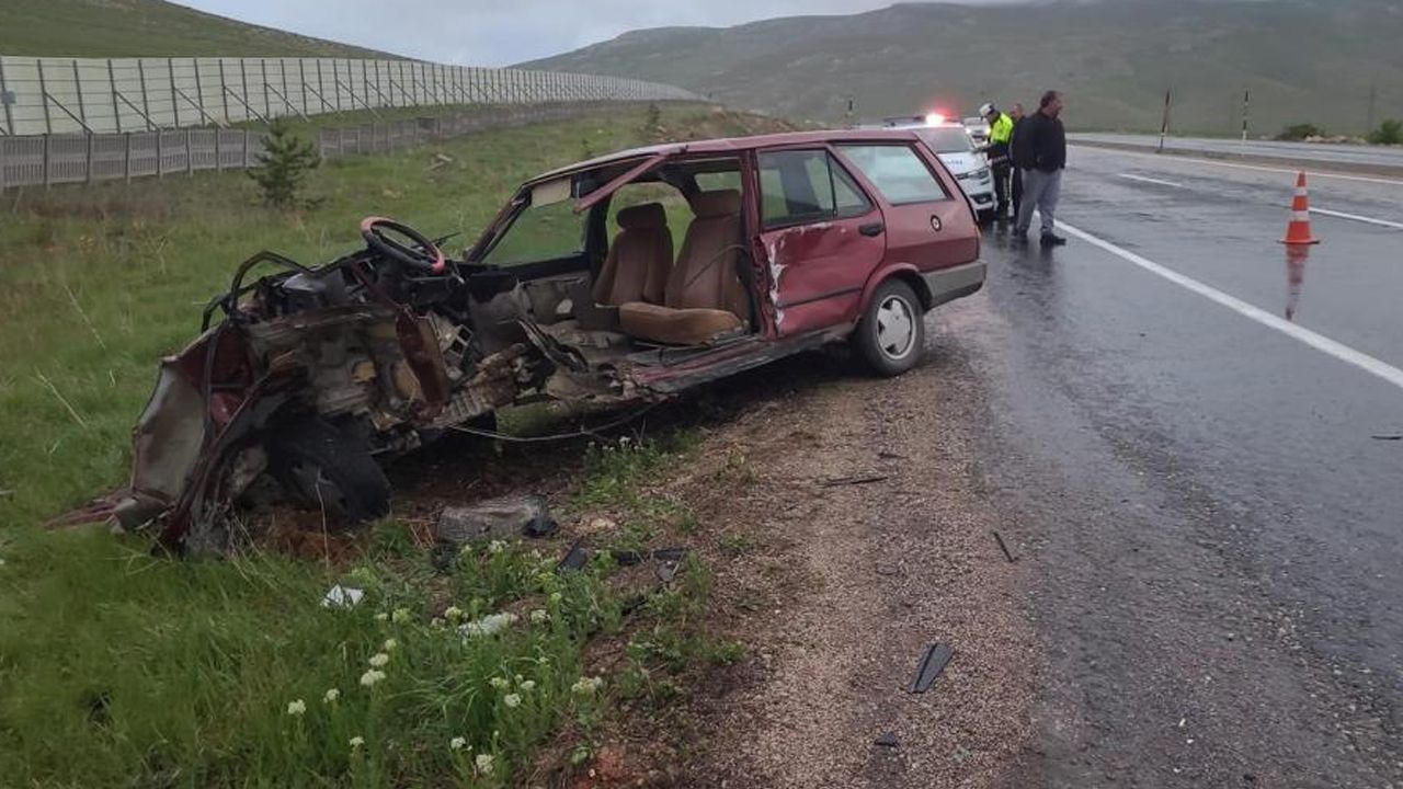 Sivas’ta feci kaza: Mantar toplamaya gitti, döndüğünde otomobili ikiye bölünmüştü