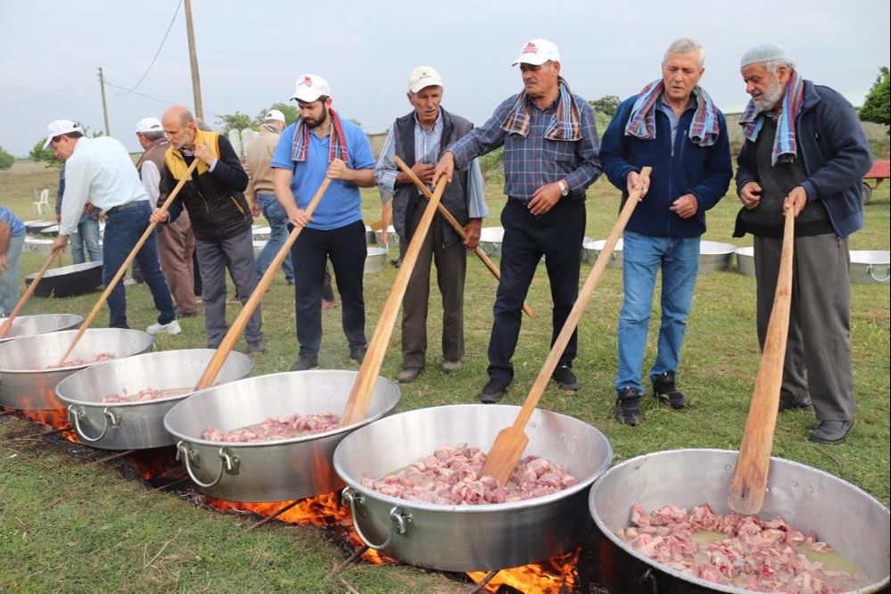Yok böyle muhtar! Mahallelinin hem gözü hem de karnı bayram etti - 4. Resim