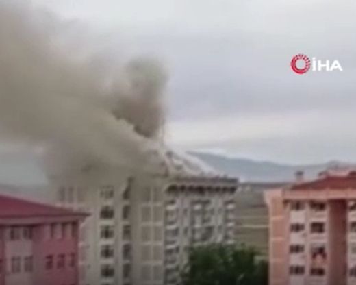 Ankara Sincan’da korkutan yangın! Apartman cayır cayır yandı - 2. Resim