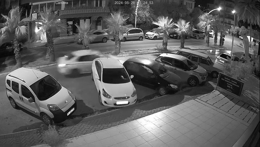 Antalya'da olaylı gece! Araçları biçti, hiçbir şey olmamış gibi devam etti, kayıplara karıştı - 1. Resim