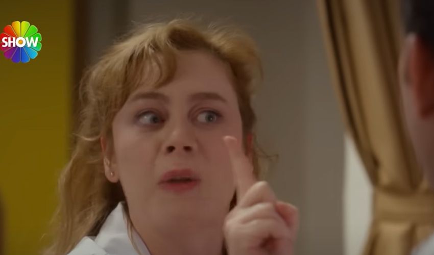 Bahar dizisinin setinde kriz! Demet Evgar’ın küfrettiği iddiası ortalığı karıştırdı Bahar dizisinin setinde kriz! Demet Evgar’ın küfrettiği iddiası ortalığı karıştırdı - 1. Resim
