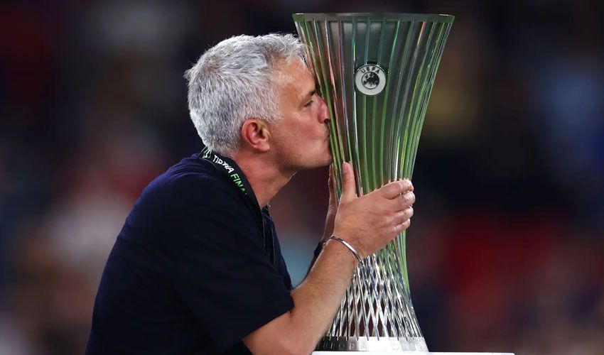 Beşiktaş'ta teknik direktör belirsizliği sona eriyor! Resmi imza an meselesi Beşiktaş'ta teknik direktör belirsizliği sona eriyor! Resmi imza an meselesi - 1. Resim