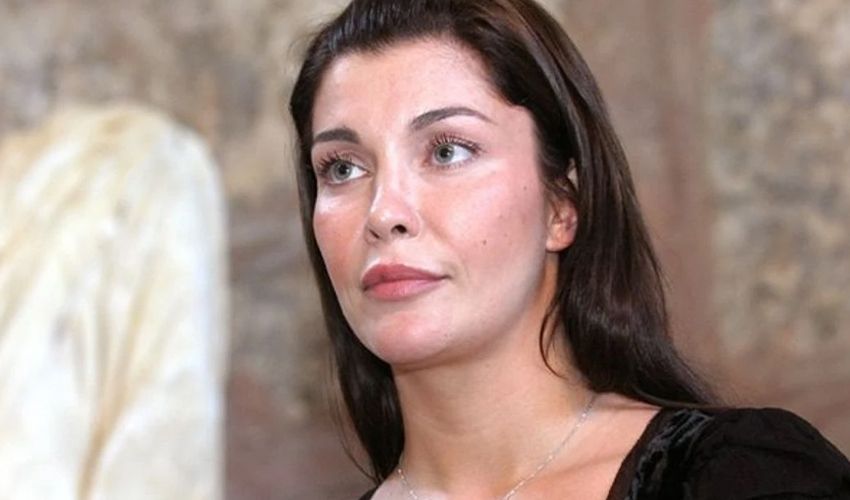 Deniz Akkaya’ya kızından şiddet: Önce saldırdı, sonra balkona kilitledi Deniz Akkaya’ya kızından şiddet: Önce saldırdı, sonra balkona kilitledi - 1. Resim