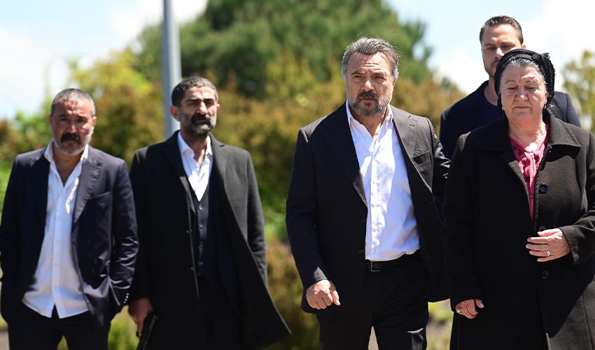 Ekip vedalaştı: ATV’nin sevilen dizisi Ben Bu Cihana Sığmazam bitiyor Ekip vedalaştı: ATV’nin sevilen dizisi Ben Bu Cihana Sığmazam bitiyor - 2. Resim