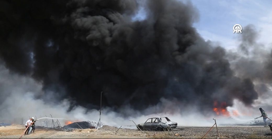 Gaziantep'te işyerinde feci yangın! Alevler çevredeki araçları kül etti - 2. Resim