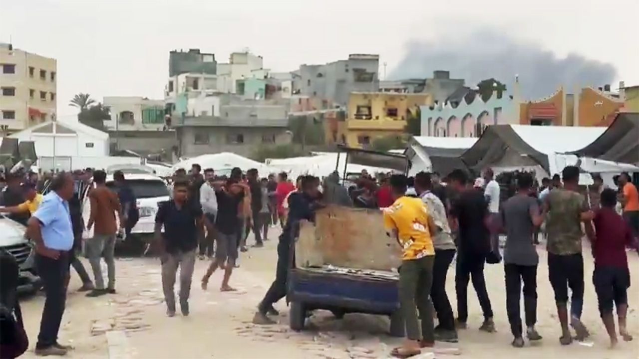 İsrail Mevasi'de çadır kenti bombaladı: 20'den fazla Filistinli hayatını kaybetti - 1. Resim